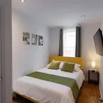 Stylish 5 Bedroom Apt In Nyc!