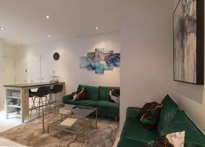 Stylish 5 Bedroom Apt In Nyc!