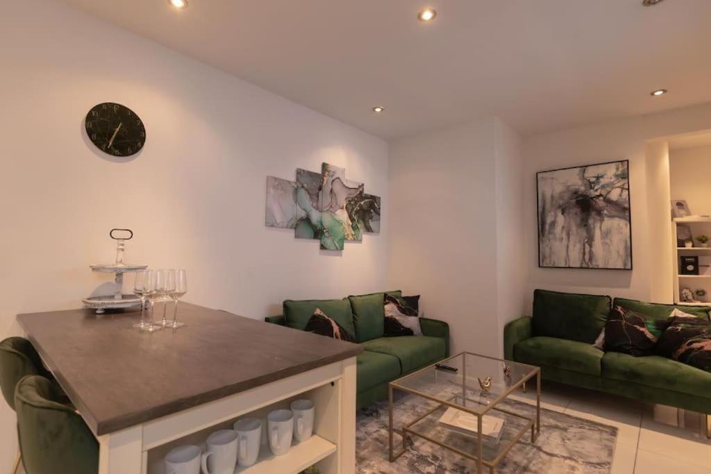Stylish 5 Bedroom Apt In Nyc! Apartment