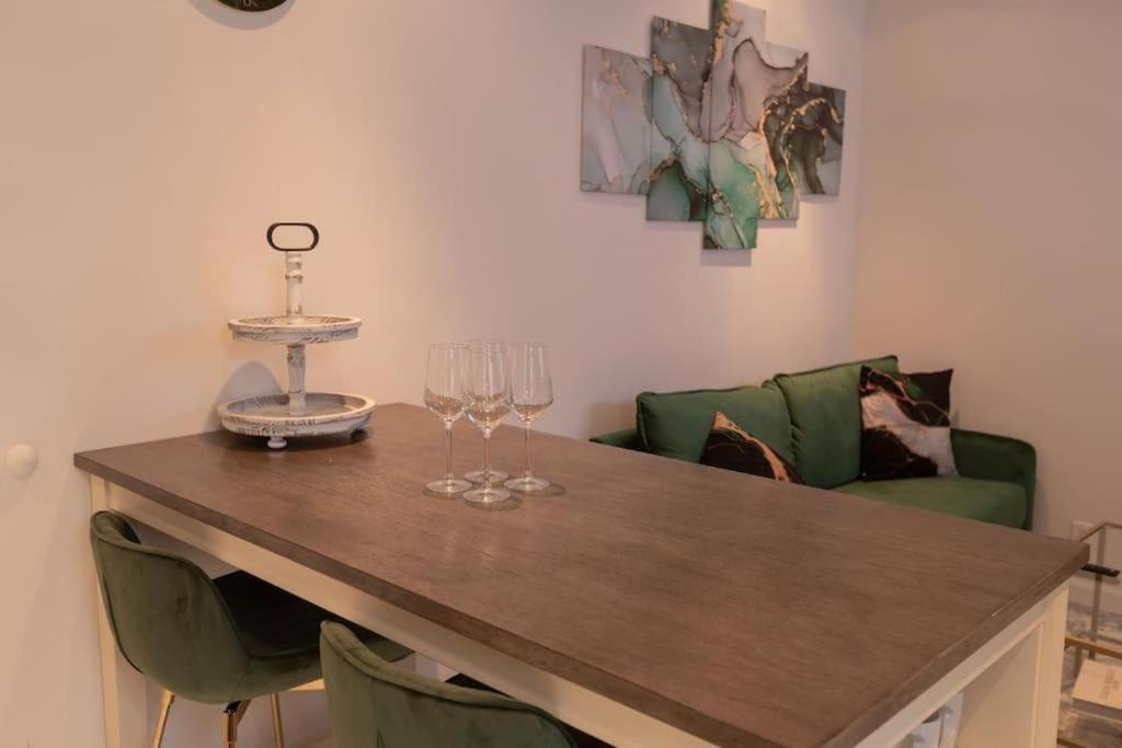 Stylish 5 Bedroom Apt In Nyc!